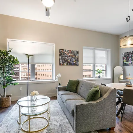 Tasteful Condo Walking Distance To French Quarter